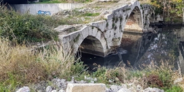 Asırlık köprüler can çekişiyor