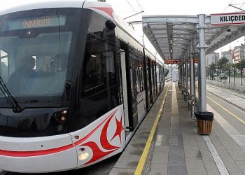 Öğrencilere toplu taşımanın faydaları anlatılıyor