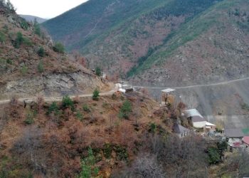 Mahalle yolundaki çökme tünel inşaatını durdurdu