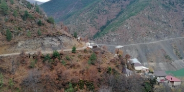 Mahalle yolundaki çökme tünel inşaatını durdurdu