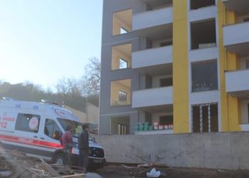 İlk iş gününde inşaattan düşerek yaralandı