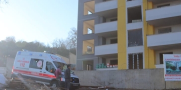 İlk iş gününde inşaattan düşerek yaralandı