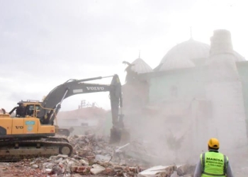 Depremin ardından 3 cami ile 7 binanın yıkımının tamamlandığı bildirildi