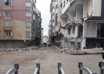 Bahçelievler’de çöken binada tedbir amaçlı bekleyiş sürüyor