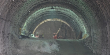 Her gün dağı 2 metre deliyorlar