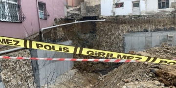 Darıca’da inşaat temelinde kayma meydana geldi