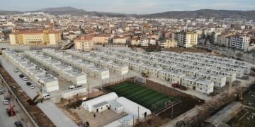 Elazığ’da, çift katlı konteyner evlerin anahtarları teslim edilmeye başlandı