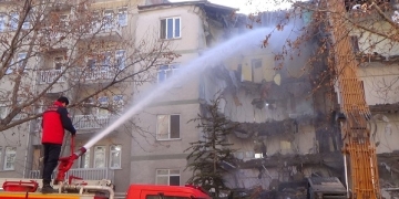 Elazığ’da Acil Yıkım Kararı Verilen Binalar Yıkılıyor