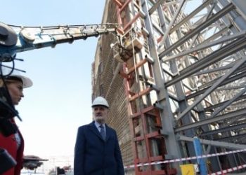 Denize doğru kayan Liman Han’ın ön cephesi askıya alındı