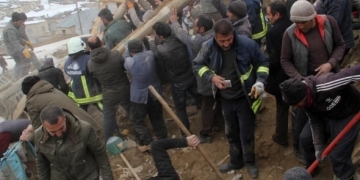 İran’daki deprem Van’ı Vurdu