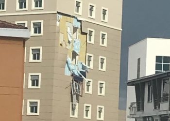 Fırtına yeni hastane inşaatını vurdu