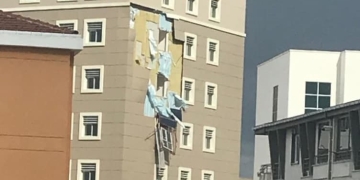 Fırtına yeni hastane inşaatını vurdu