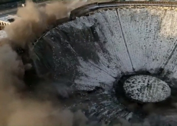 Rusya’da dev stadyum yıkım sırasında çöktü