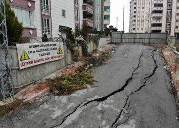 Zemini kayan binanın yıkımı için mahkeme kararı bekleniyor