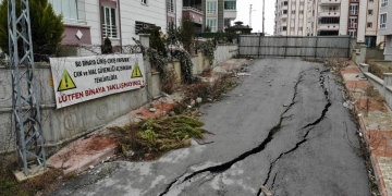 Zemini kayan binanın yıkımı için mahkeme kararı bekleniyor