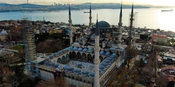 Sultanahmet Camisi’nin restorasyon çalışmaları devam ediyor.