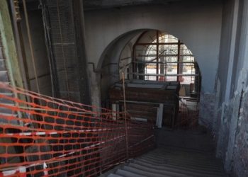 Denize doğru kayan Liman Han’ın ön cephesi askıya alındı