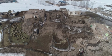 Van’da deprem bölgesi havadan görüntülendi