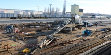 Devrilen vincin altında kalan işçi ağır yaralandı