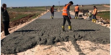Viranşehir’de beton yol yapım çalışmaları