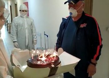 Karantinadaki mühendise sürpriz yaş günü kutlaması