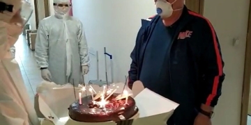 Karantinadaki mühendise sürpriz yaş günü kutlaması