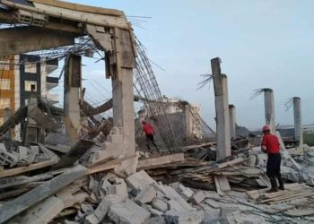 İnşaatta tabliye kalıbı çöktü: 2 işçi yaralandı