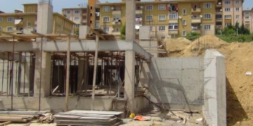 Kalıp çakarken düşen işçi ağır yaralandı