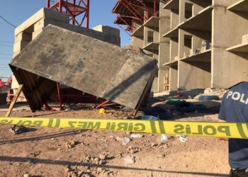 Elazığ’da 5’inci kattan işçiler iskeleyle düştü: 5 yaralı
