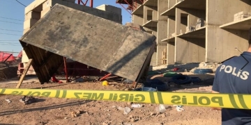 Elazığ’da 5’inci kattan işçiler iskeleyle düştü: 5 yaralı